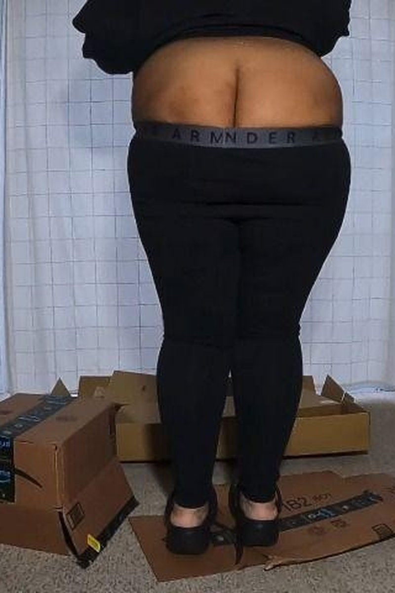 Stepping on Boxes - Screenshot 1 of 4 - Ass Fetish