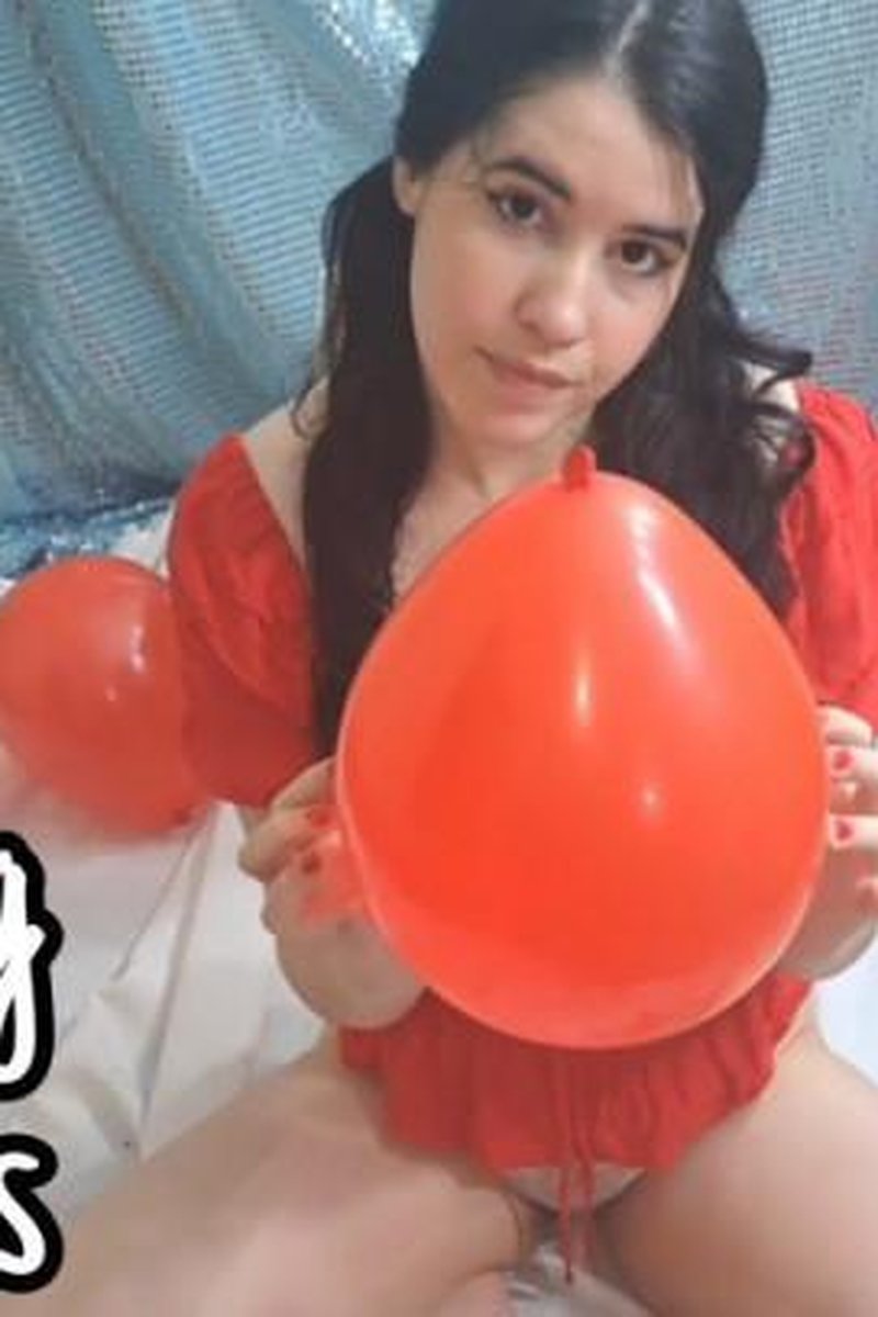 Popping Balloons - Screenshot 1 of 4 - Balloon Fetish