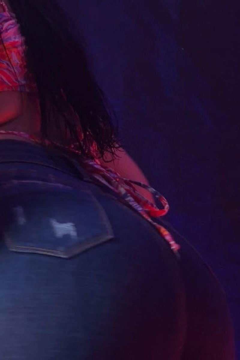 Tease - Screenshot 1 of 4 - Babes