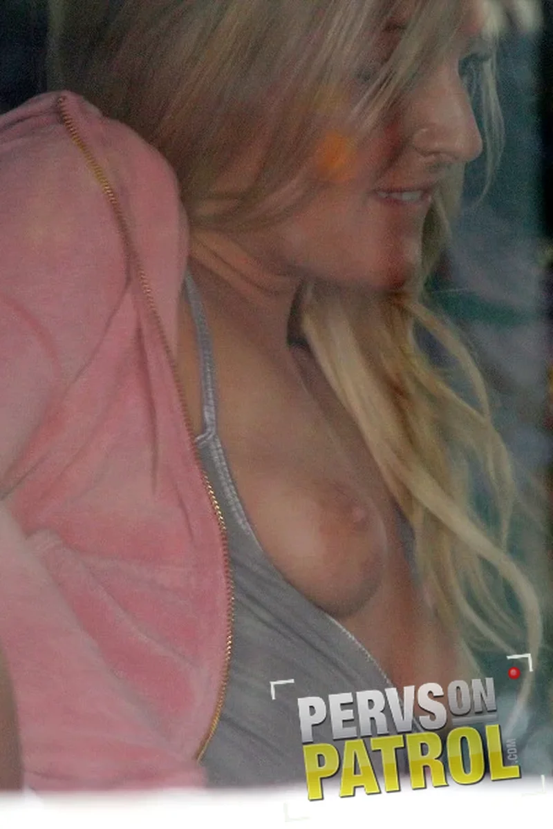 Camming Session - Screenshot 1 of 4 - Tristyn Kennedy