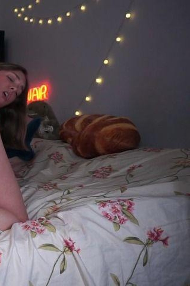 Pee A Lot In My Bed In Anal Position - Screenshot 1 of 4 - Golden Shower