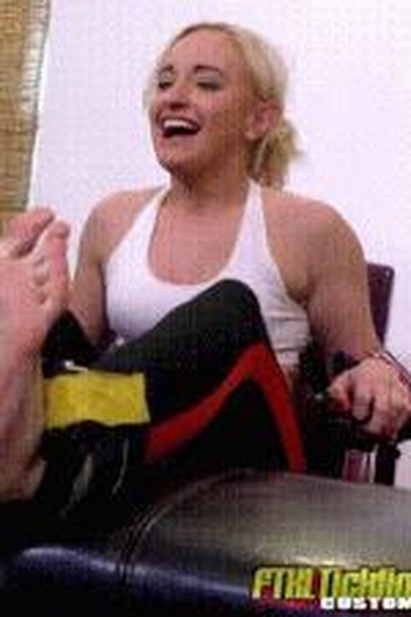 Massage Tickle Sabotage! Pt. 1: Alexa Vs. Laughter - Screenshot 1 of 4 - Bondage