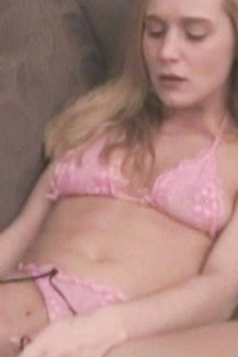 Billy Jo Gets Her Pussy Exposed By Her Husband - Screenshot 1 of 4 - Amateur