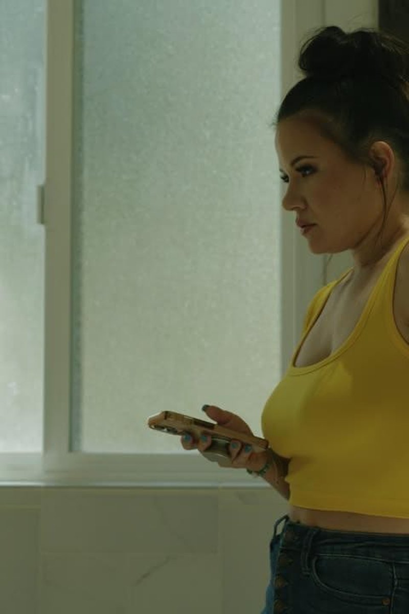 Friend Request - Screenshot 1 of 4 - Alison Rey