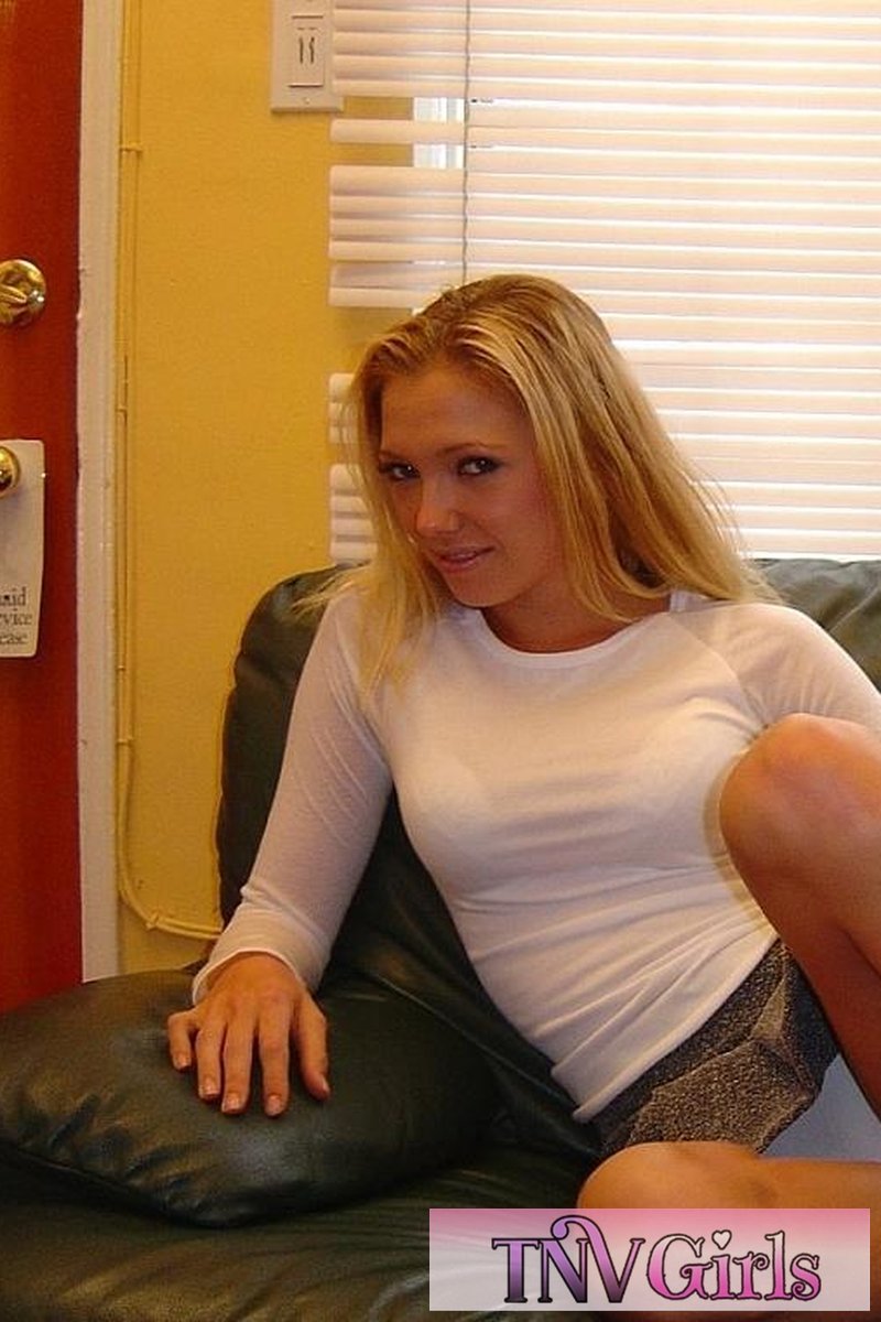 Amanda's First Time - Screenshot 1 of 4 - Babes