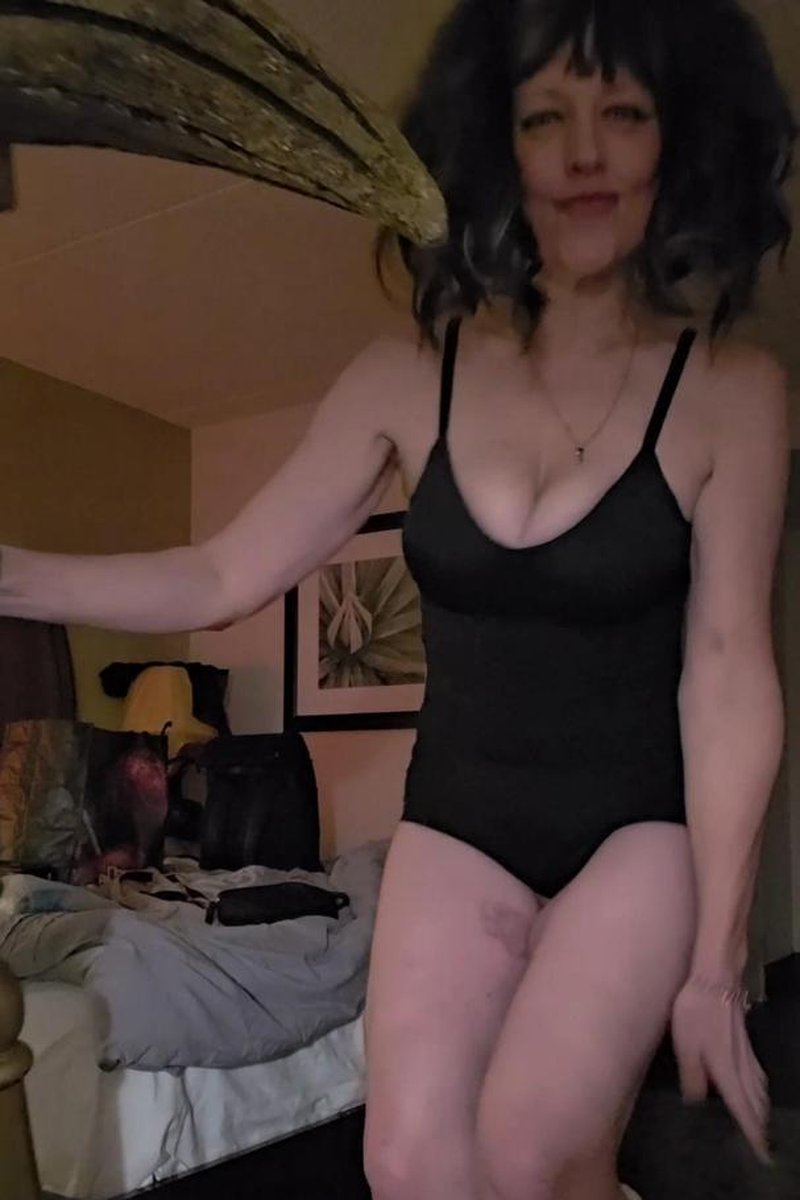 Diane Getting Ready - Screenshot 1 of 4 - Animecosplay