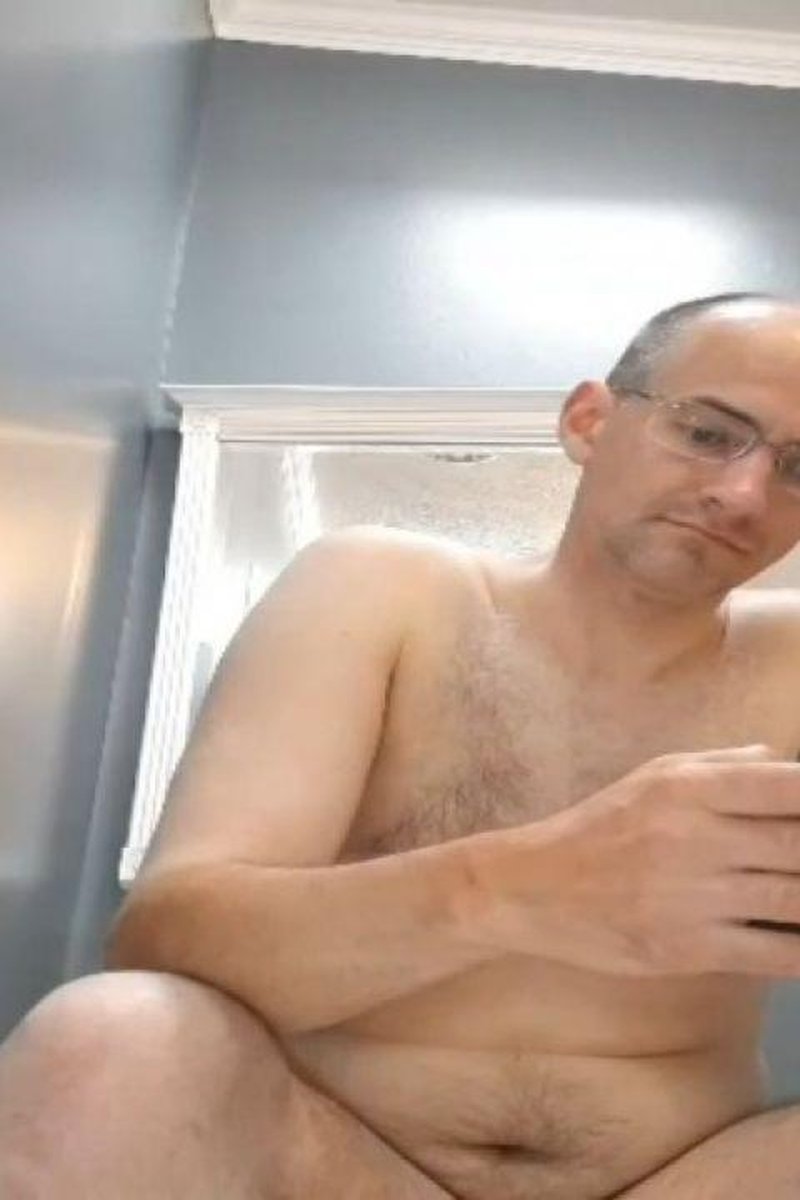 Taking A Dump - Screenshot 1 of 4 - Amateur