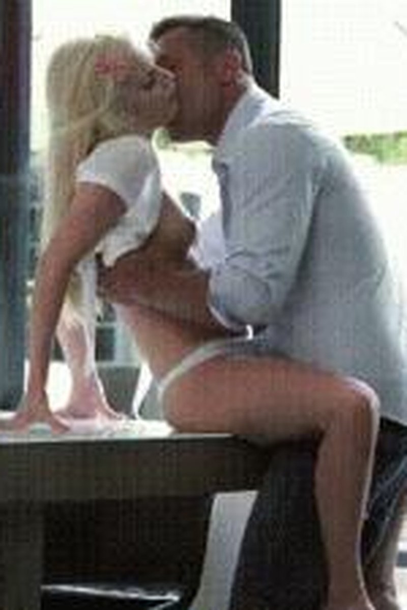 Footsie Teaser - Screenshot 1 of 4 - Blonde Hair (Female)