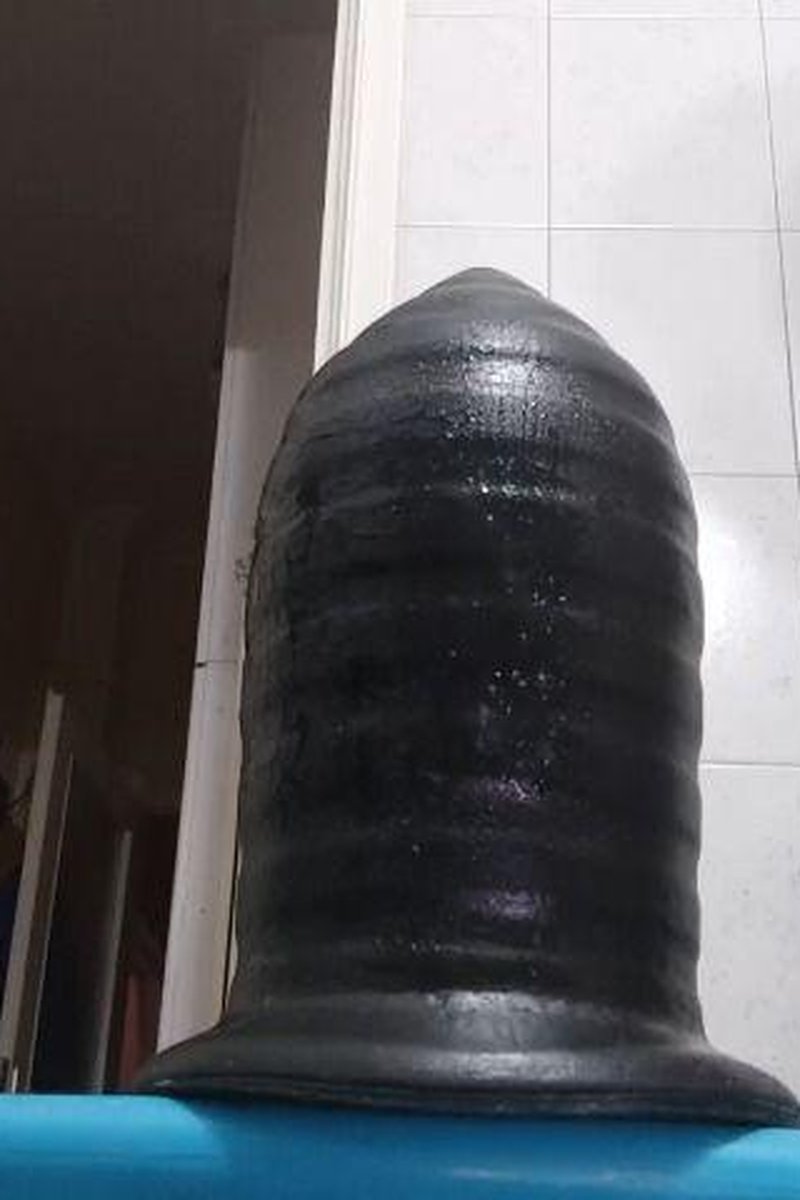 Huge Plug - Screenshot 1 of 4 - Butt Plug