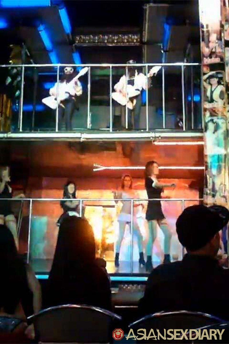 Zztop Cosplay Dance Show - Screenshot 1 of 4 - Asian