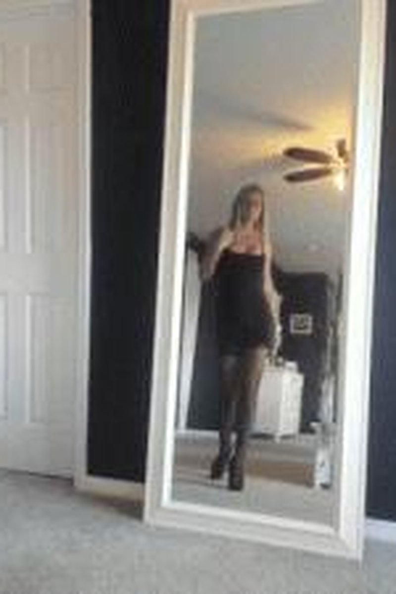 Use Me - Screenshot 1 of 4 - Fingering