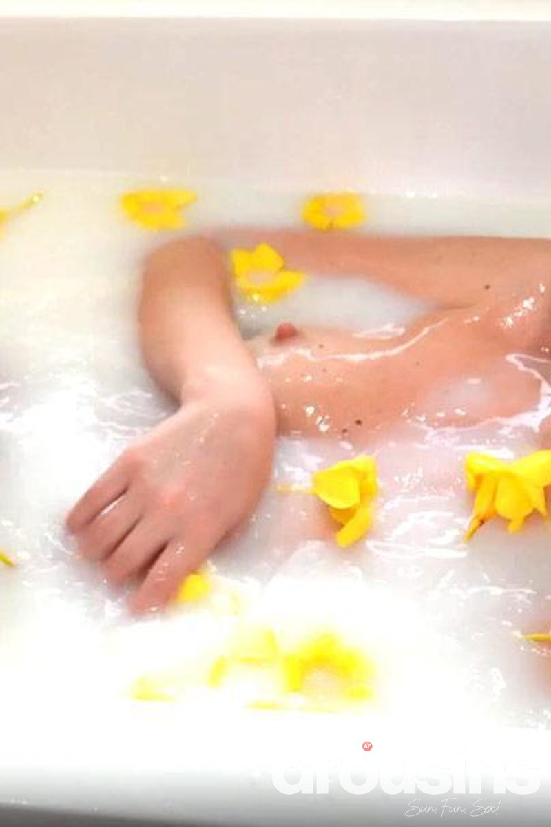 Bath Time - Screenshot 1 of 4 - Babes