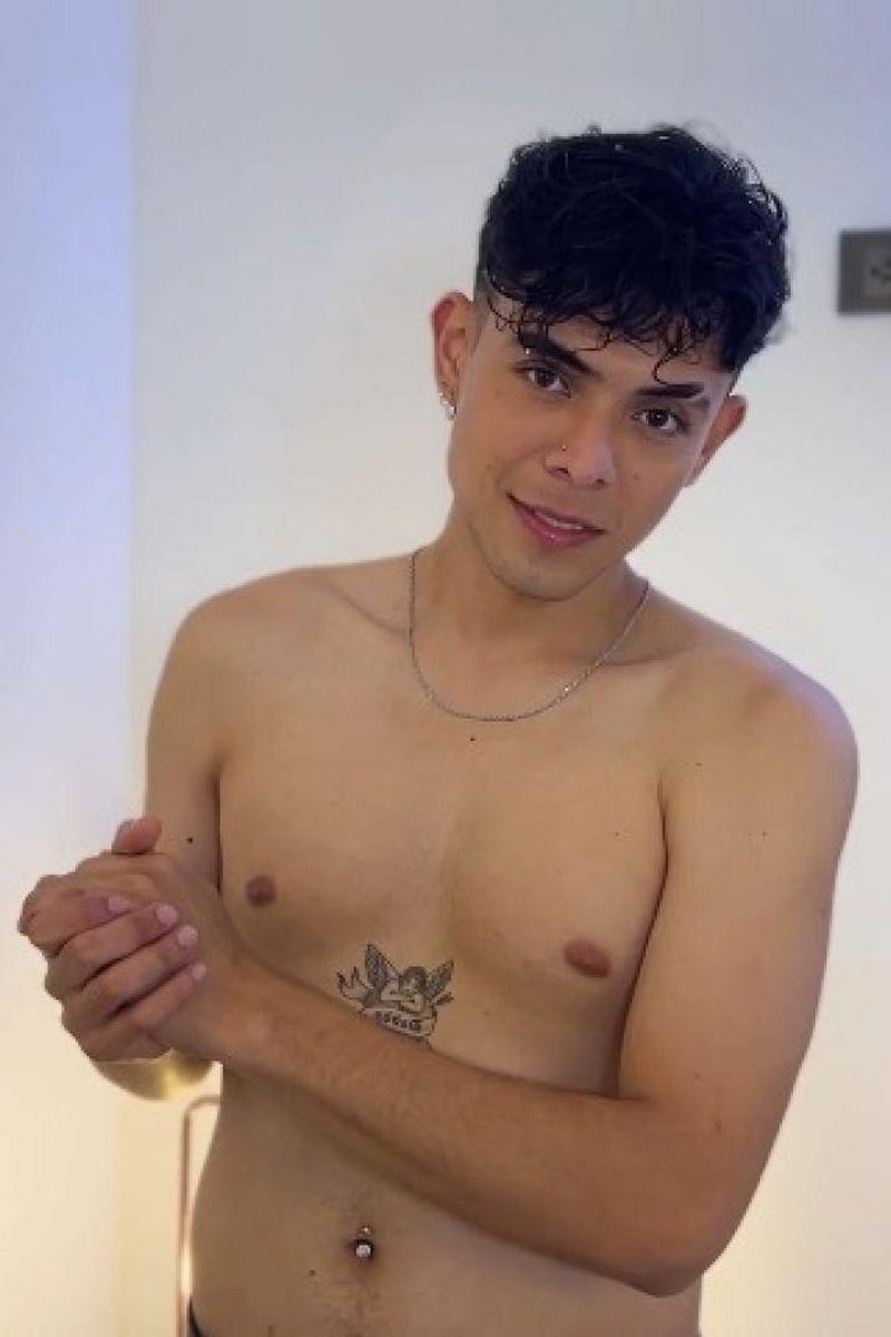 Introducing Myself - Screenshot 1 of 4 - Gay