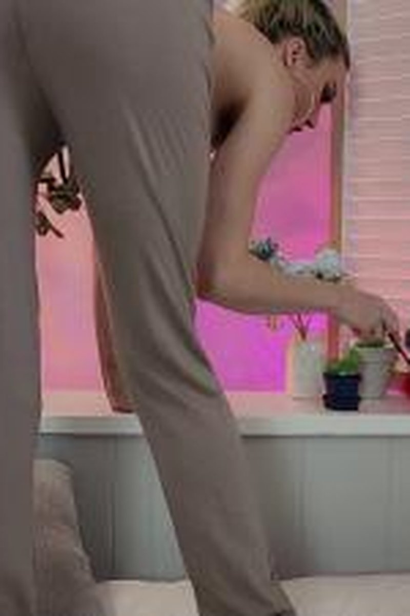 Pants Fall Down While Cleaning - Screenshot 1 of 4 - Amateur