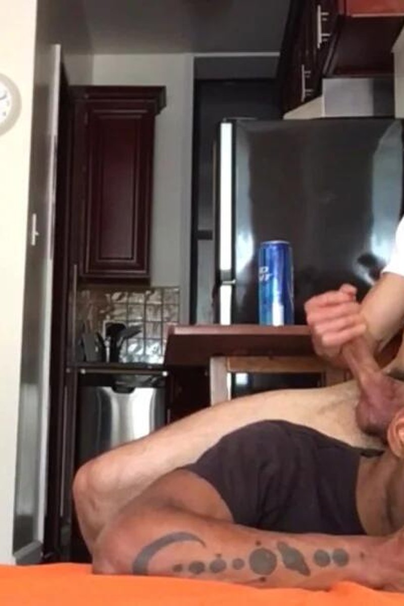 Foot Play And Cum Gush - Screenshot 1 of 4 - Bbk