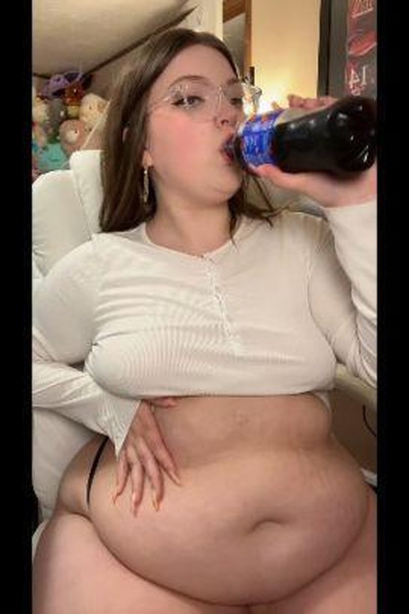 Drinking, Burping And Bouncing - Screenshot 1 of 4 - BBW