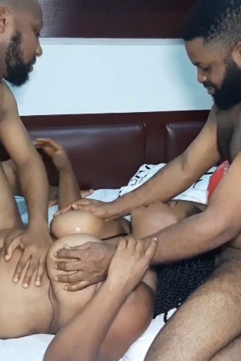 Real Fun Time With Annyms And Friends During Holiday - Screenshot 1 of 4 - All Sex