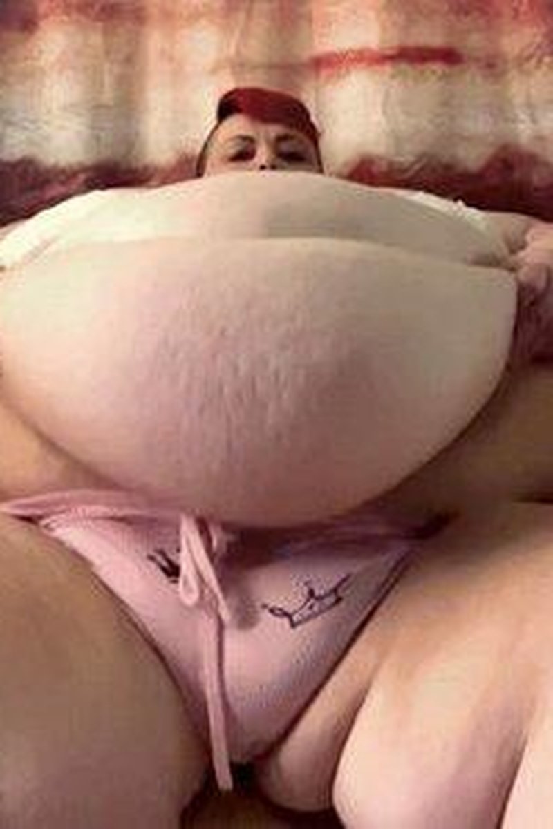 Ussbbw Massive Belly Drops Slow Motion From Below HD - Screenshot 1 of 4 - BBW