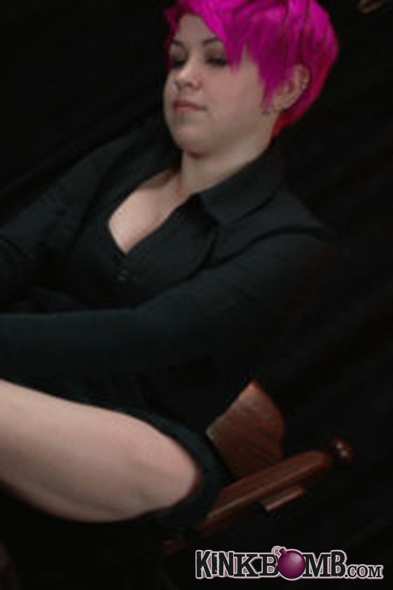 Feetextreme: Devour the Skin - Screenshot 1 of 4 - Femdom