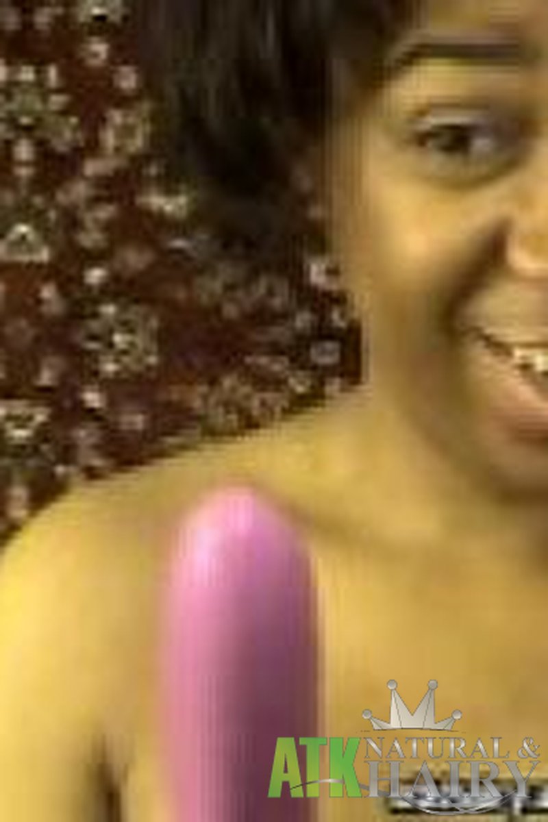 Brandy - Masturbation - Screenshot 1 of 4 - Brandy Bra030