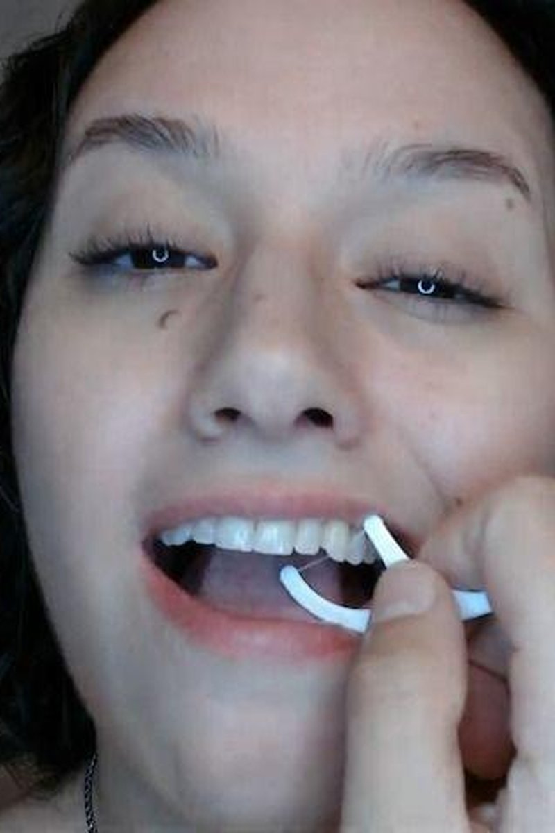 Flossing - Screenshot 1 of 4 - Eye Contact