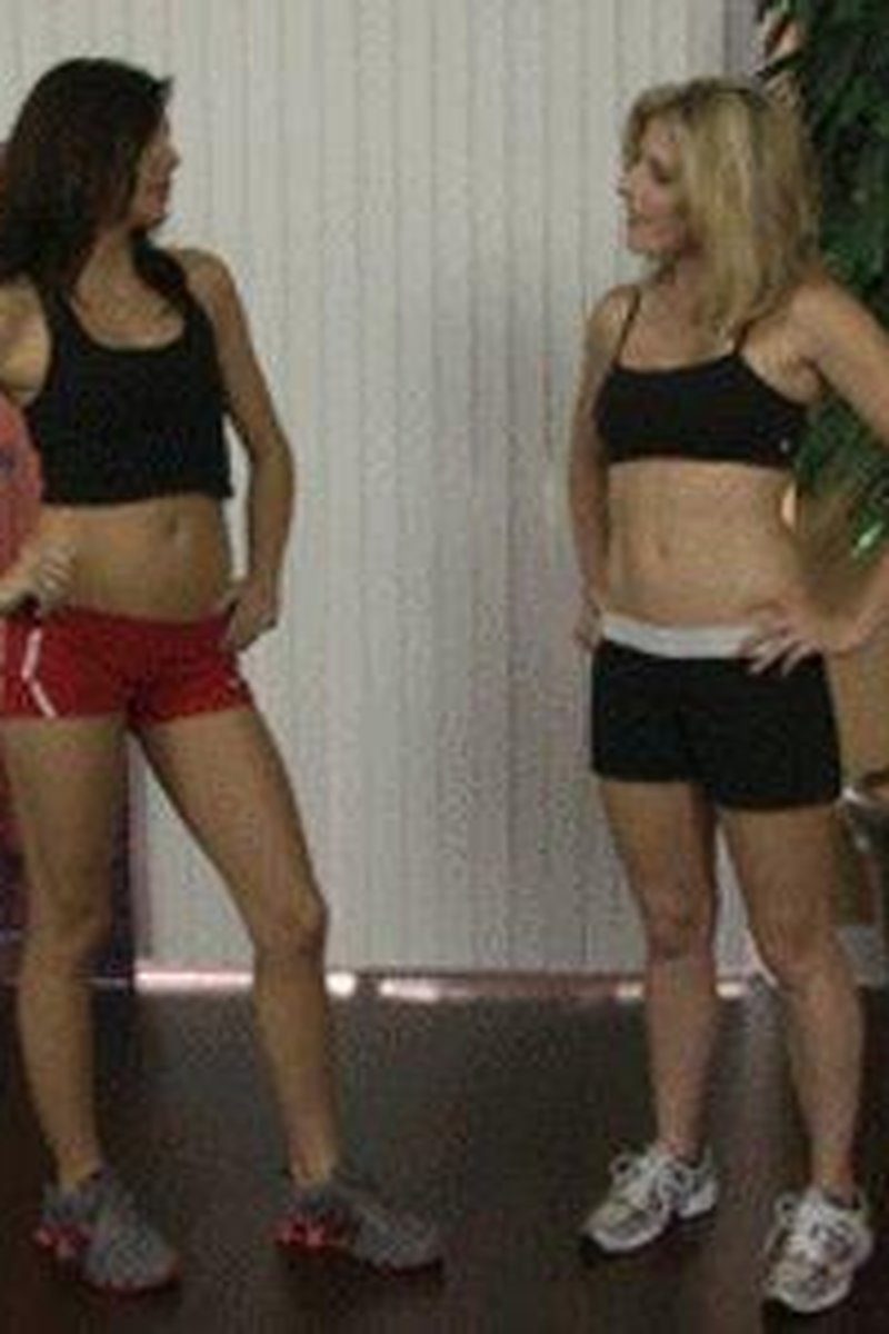 Cherry Poppins in Who Is Stronger (Iphone) - Screenshot 1 of 4 - MILF (30+)