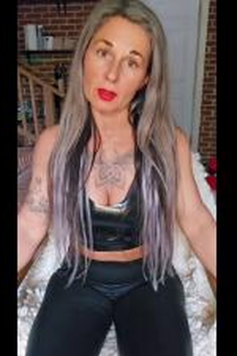 Pimped Out - Screenshot 1 of 4 - Blowjob