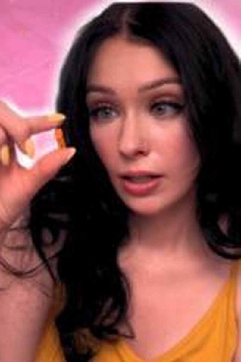 Tiny Feet Slave - Screenshot 1 of 4 - Barefoot