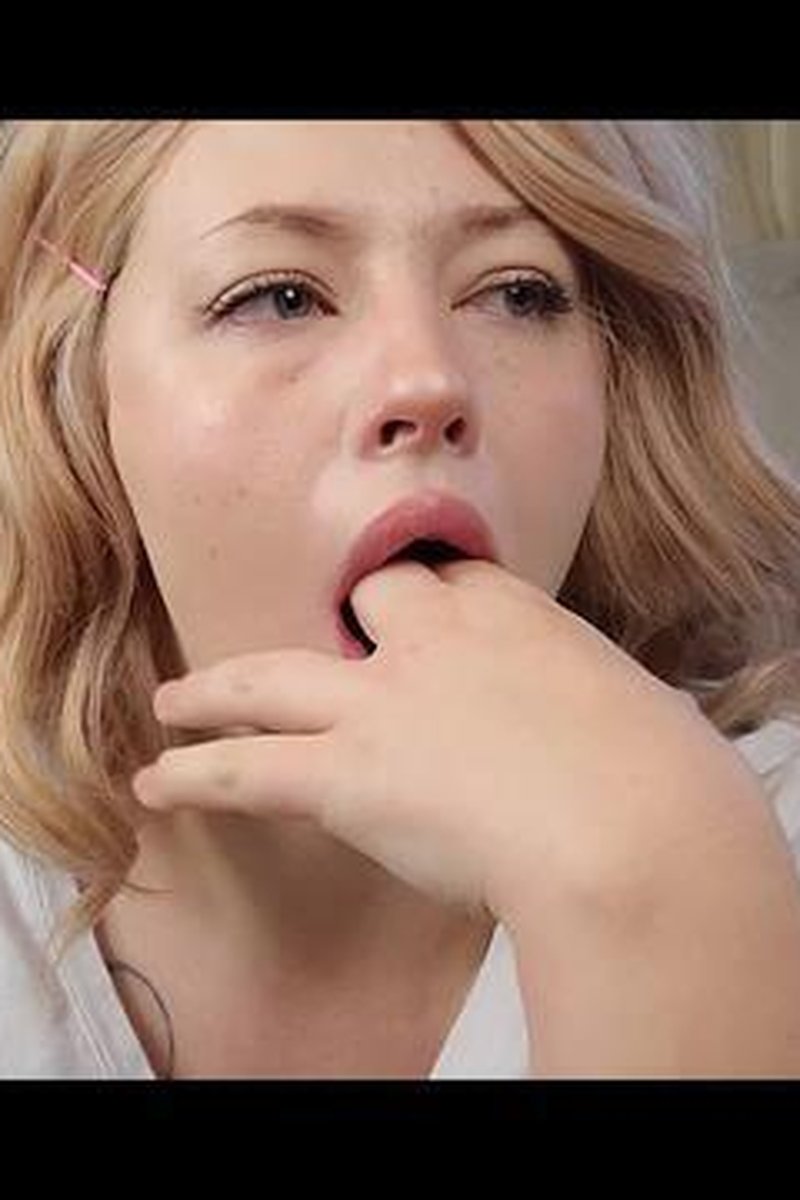 Tickling My Tonsils - Screenshot 1 of 4 - Blonde Hair (Female)