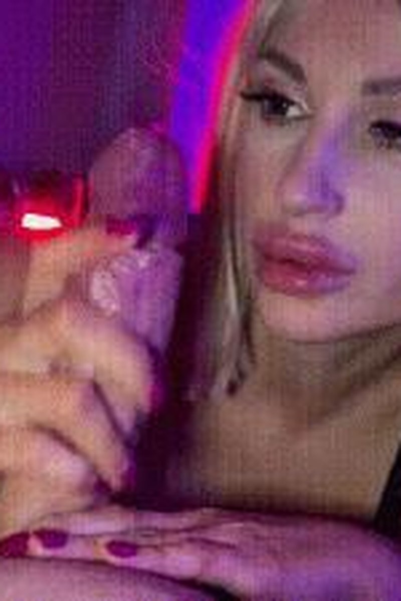Obsessing About That Massive Dick - Screenshot 1 of 4 - Blonde Hair (Female)