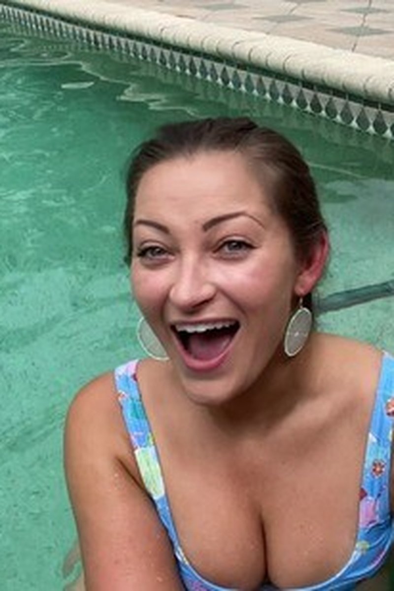 Pool Shenanigans - Screenshot 1 of 4 - Masturbation