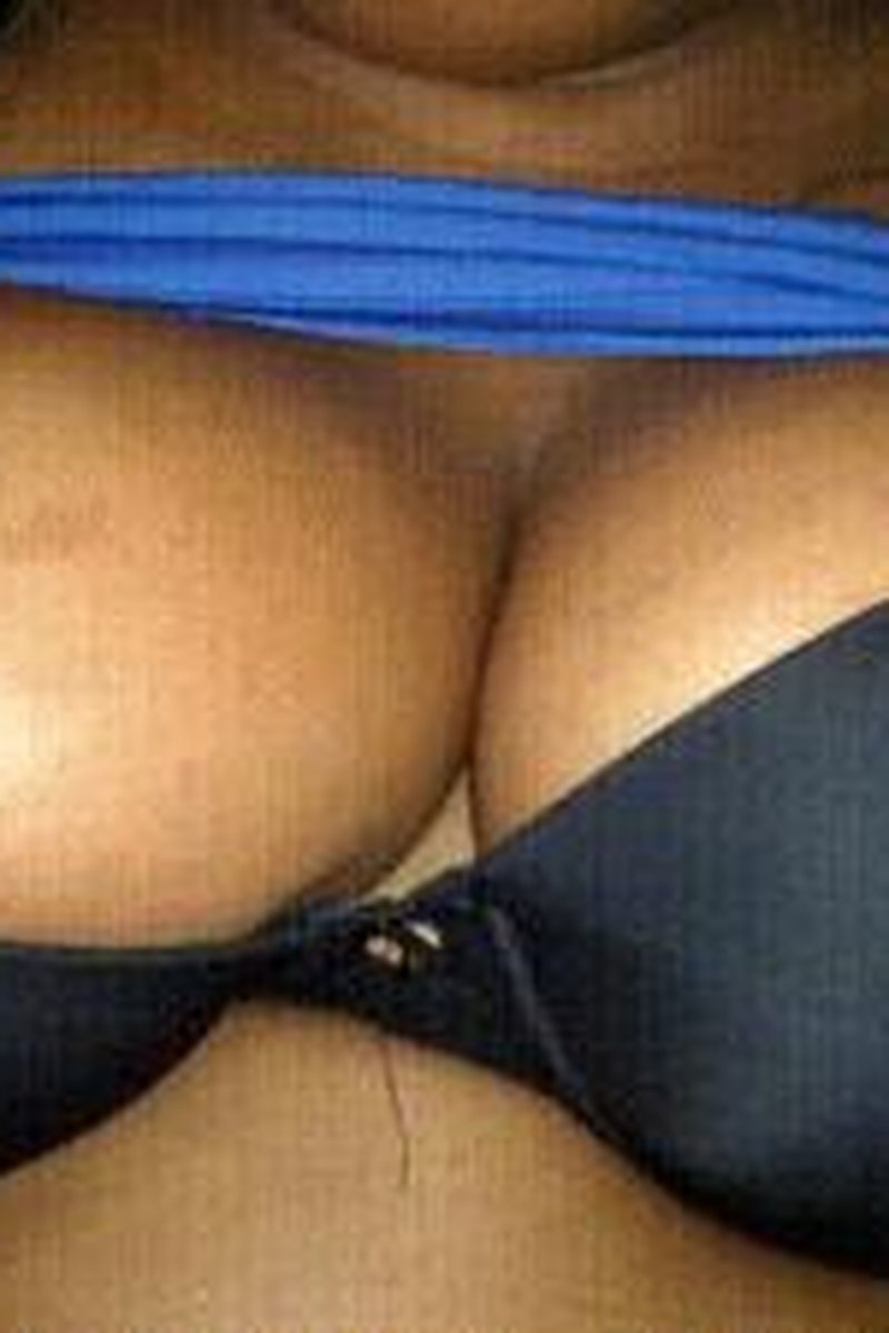 Bra Jiggle - Screenshot 1 of 4 - Bra
