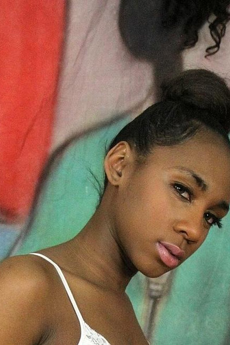 Hazel - Screenshot 1 of 4 - Black