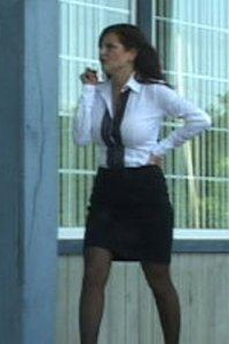 Almost Wetting Herself - Screenshot 1 of 4 - Brown Hair