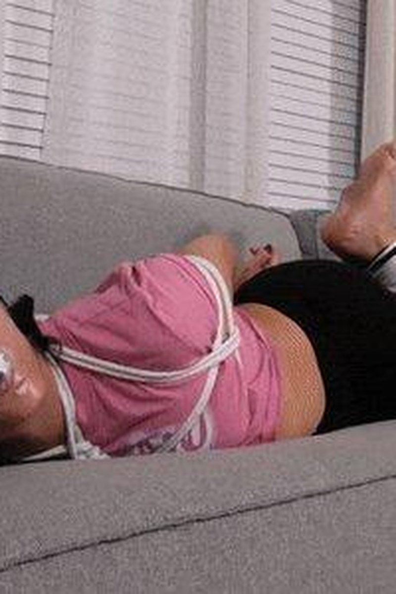Mura Suru - Babysitter Likes Bondage - Screenshot 1 of 4 - Babysitter