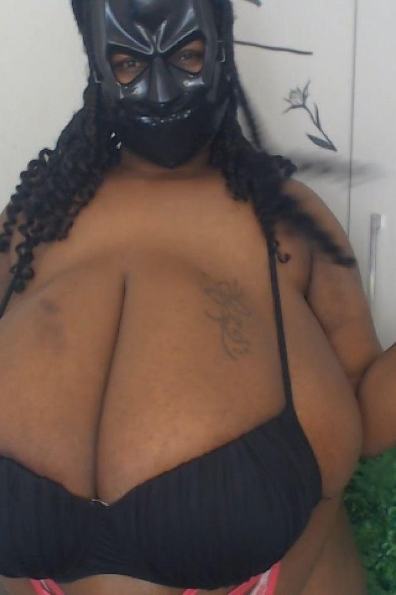 Oiled Mega Juggs - Screenshot 1 of 4 - Huge Tits