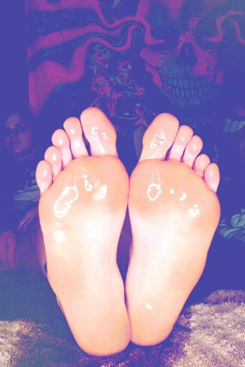 Oiled Soles - Screenshot 1 of 4 - Foot Fetish