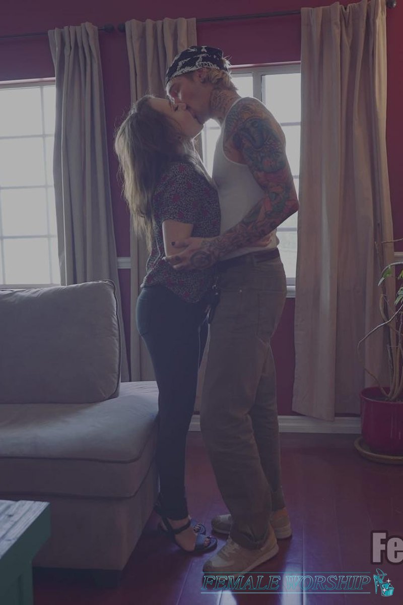 #770 - Screenshot 1 of 4 - Lizzie Love