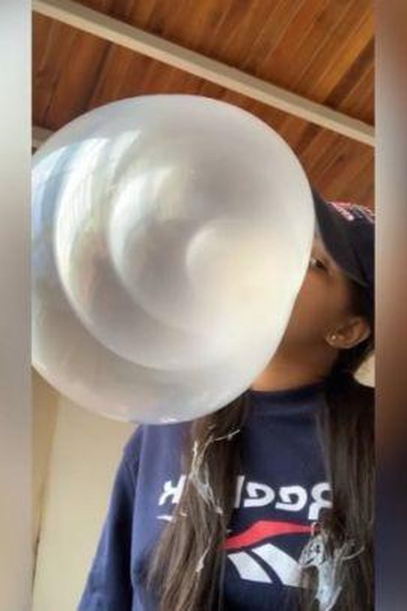 Massive Bubble In Bubble - Screenshot 1 of 4 - Bubble Gum