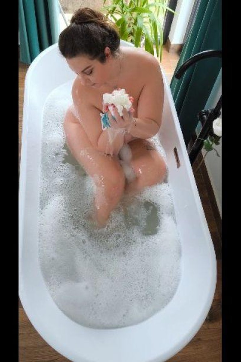 Steamy Bubble Bath Tease - Screenshot 1 of 4 - Bathroom