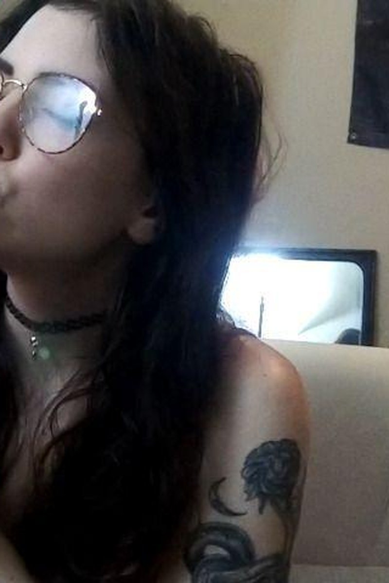 Small Dick Appreciation - Screenshot 1 of 4 - Braces