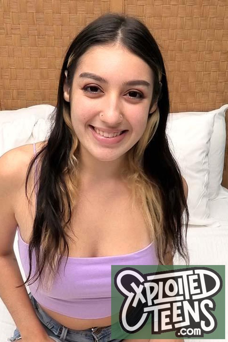 Violet - Screenshot 1 of 4 - Bed