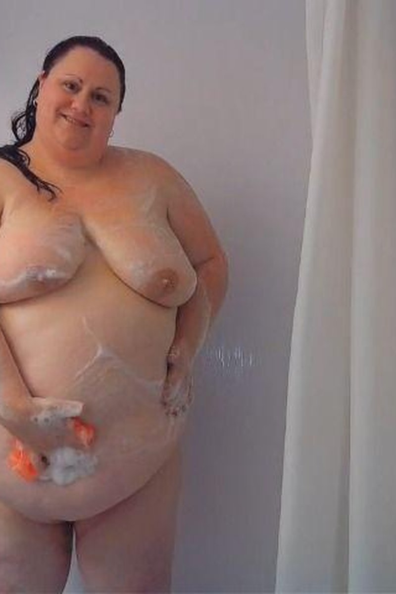 Seductive Shower Time - Screenshot 1 of 4 - BBW