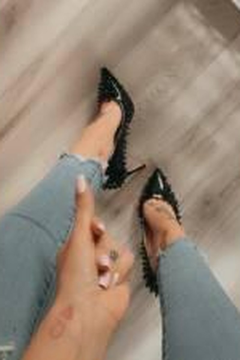 Finger Snap & Heels - Screenshot 1 of 4 - Domination