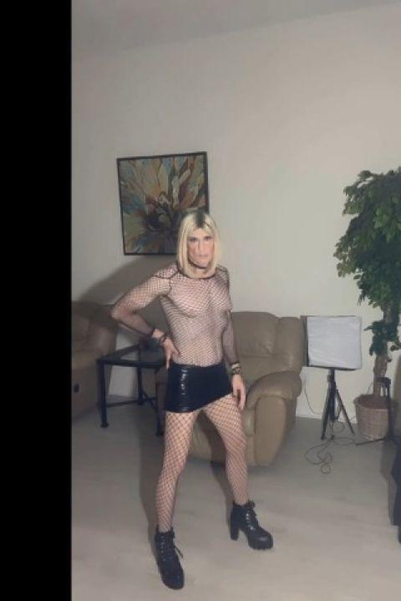 Modeling - Screenshot 1 of 4 - Babes