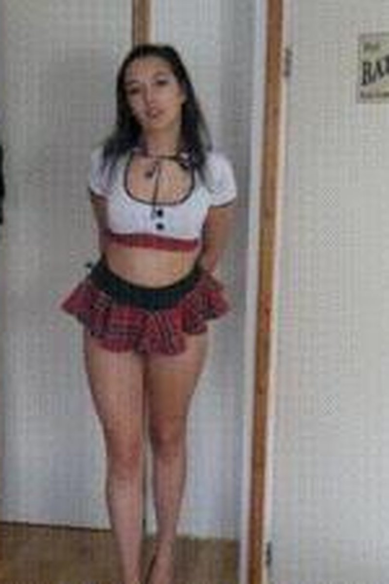 Dutch Seduction - Screenshot 1 of 4 - Goddess