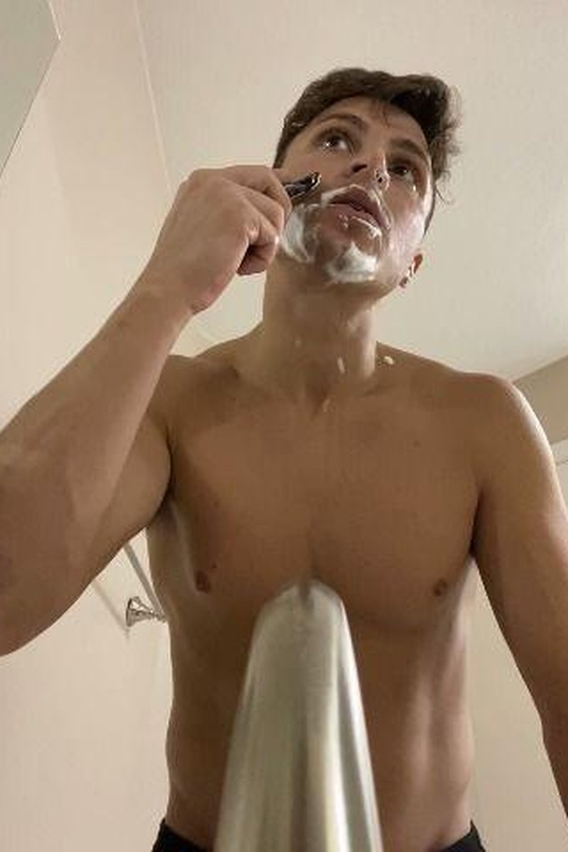 Shaving - Screenshot 1 of 4 - Behind The Scenes