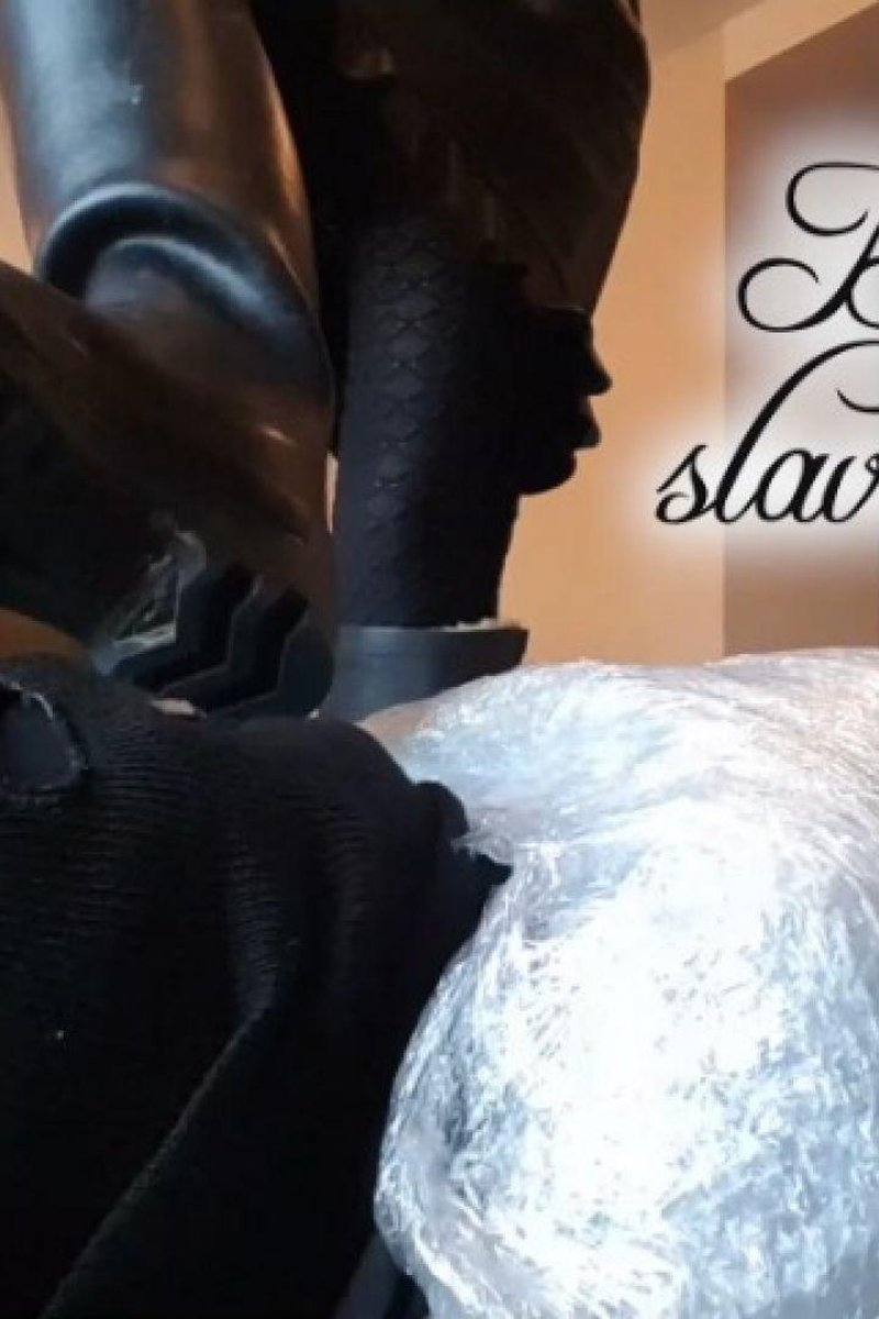 Devoted Slave Suffers - Screenshot 1 of 4 - Boots