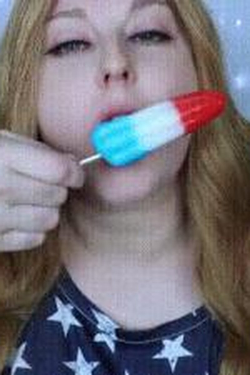 Popsicle Play - Screenshot 1 of 4 - Blowjob