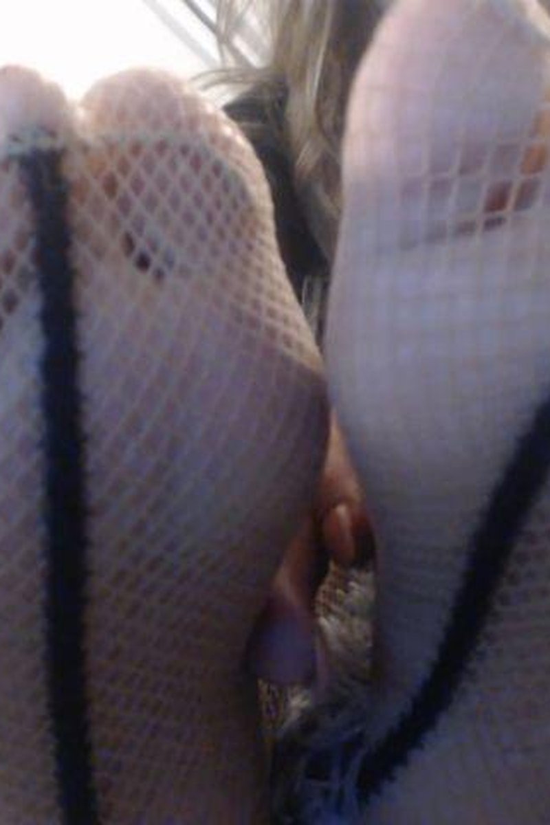 TP-manyvidsspanishfindomsonia-perfect-feet-joi-spanish-audio